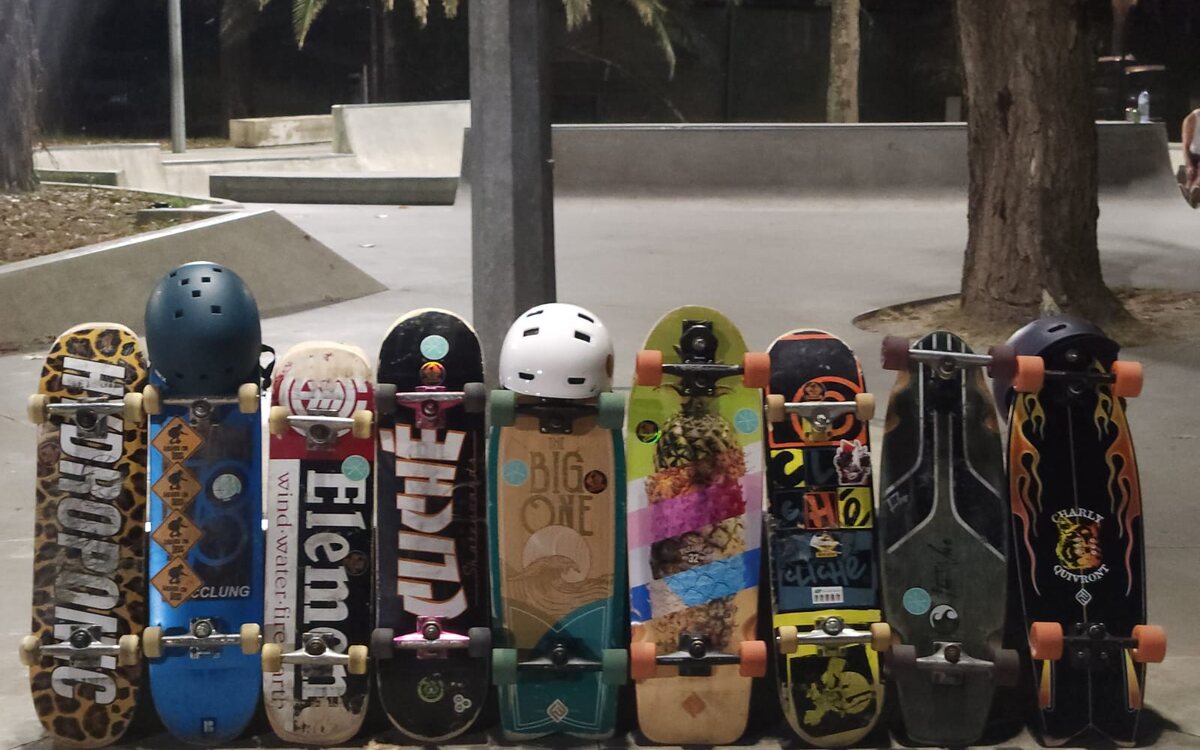 Skates alinhados antes de uma sessão